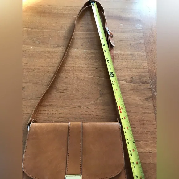 Vintage Carmel Leather Cross Body Bag with lock & original key. - Picture 4 of 10